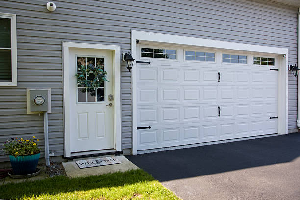24/7 Emergency Garage Door Panel Replacement experts in Reinholds, PA